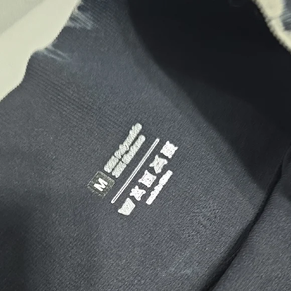 SCRUNCH BUTT Black and White Marble Leggings - Picture 3 of 6